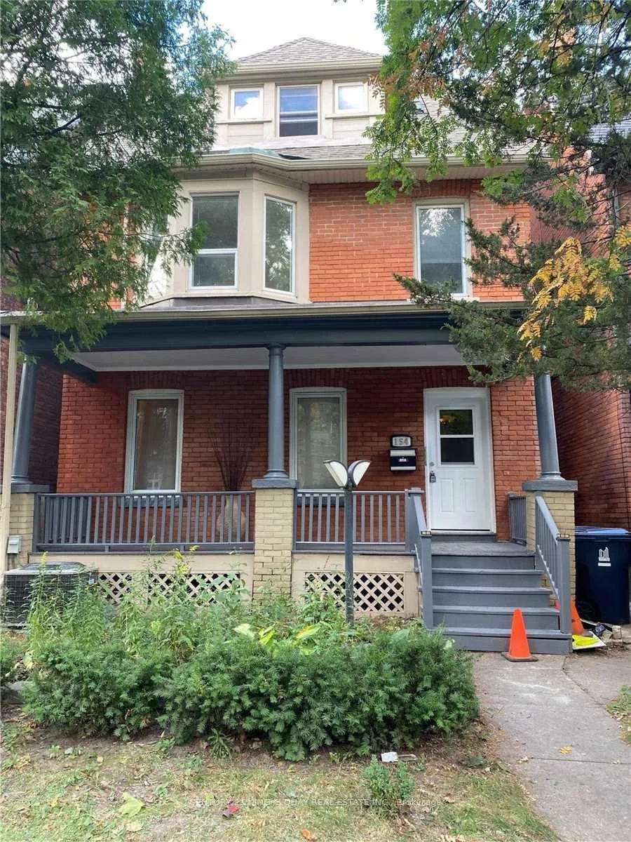 Front of Unit 2nd Flr, 154 Sorauren Avenue