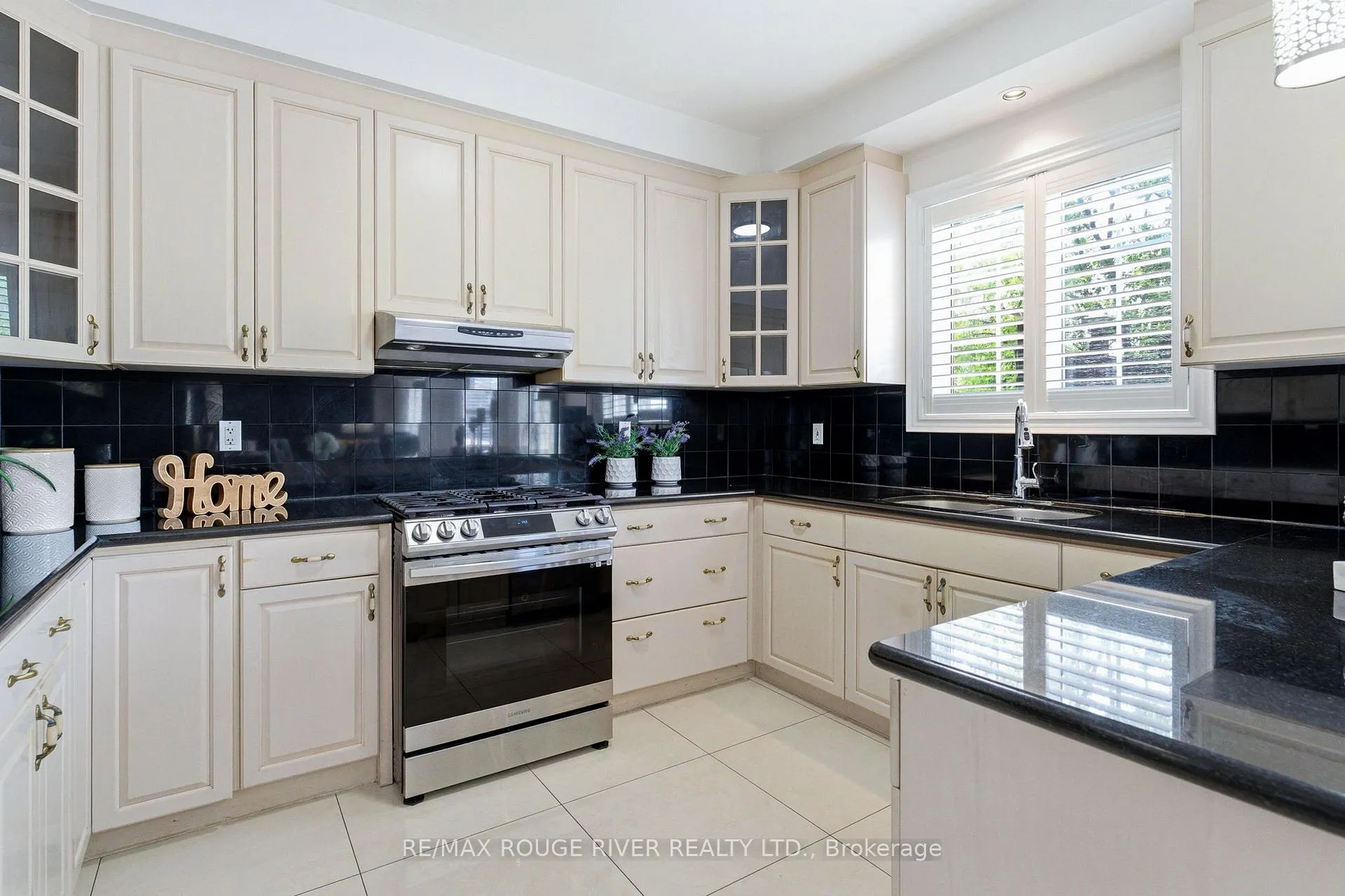 Photo 13 of 29 Sheldon Drive, Ajax, Central — HOMEH