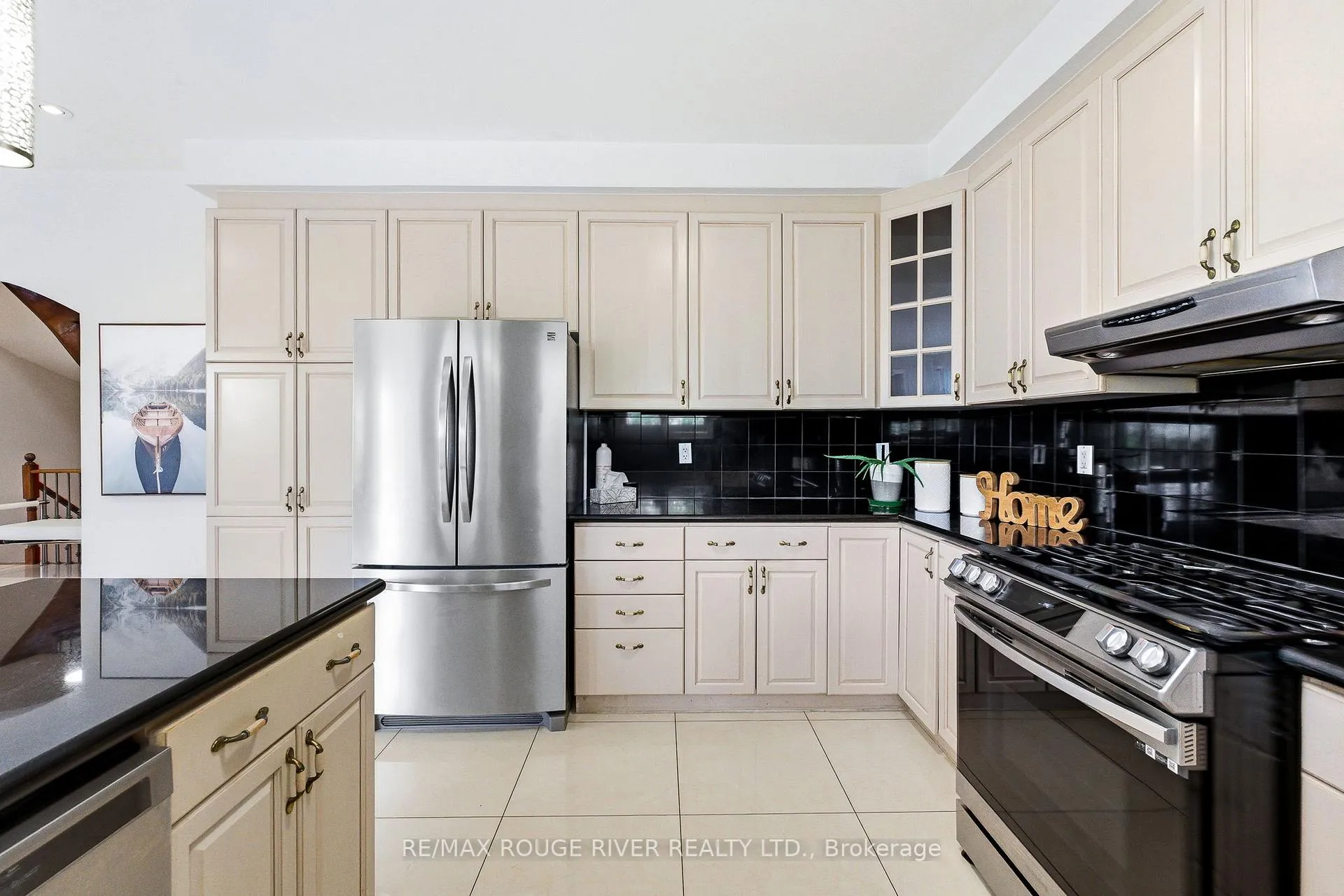 Photo 14 of 29 Sheldon Drive, Ajax, Central — HOMEH