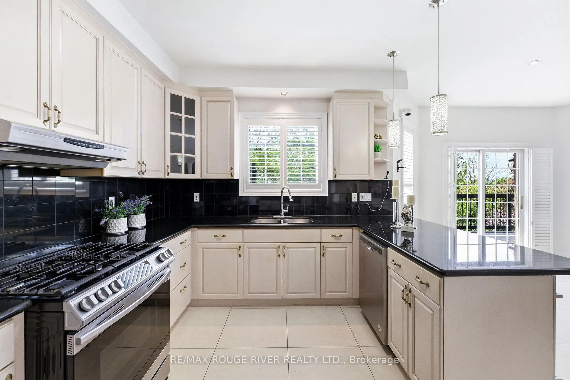 Photo 15 of 29 Sheldon Drive, Ajax, Central — HOMEH