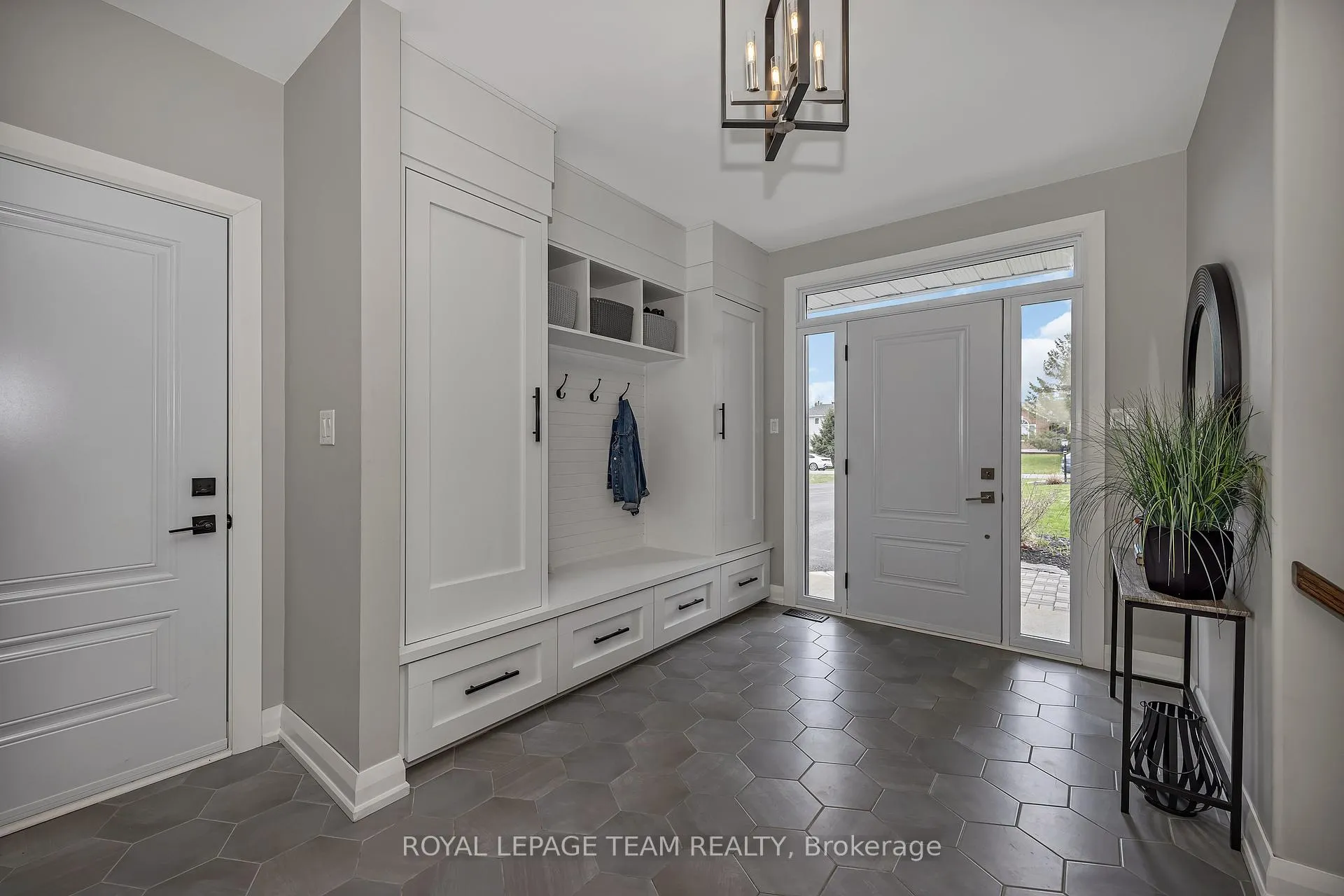 Photo 4 of 1517 Back Place Avenue, Ottawa, Greely — HOMEH