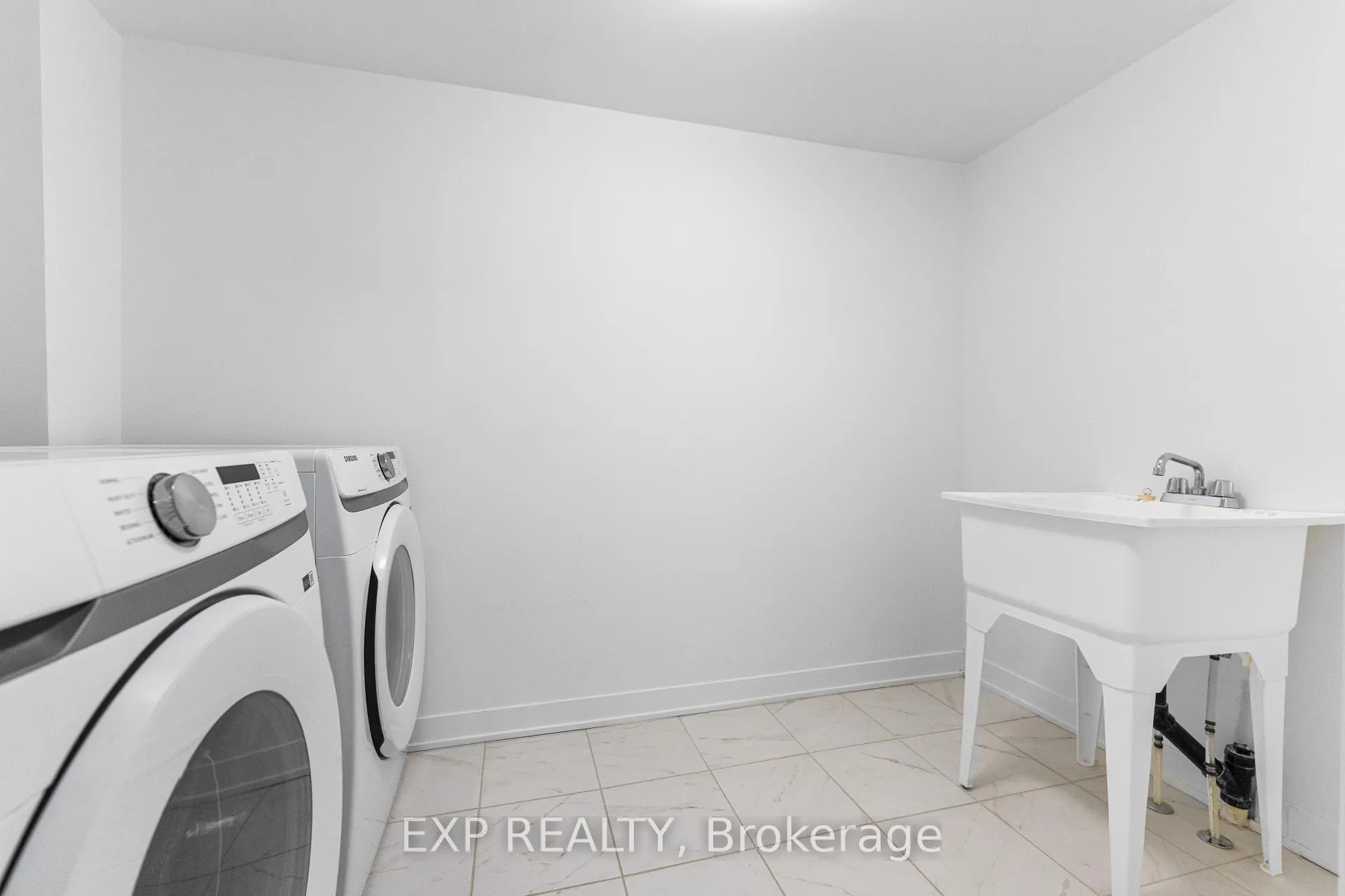 Photo 9 of 720 Hydrus Private, Ottawa, Barrhaven - Half Moon Bay — HOMEH