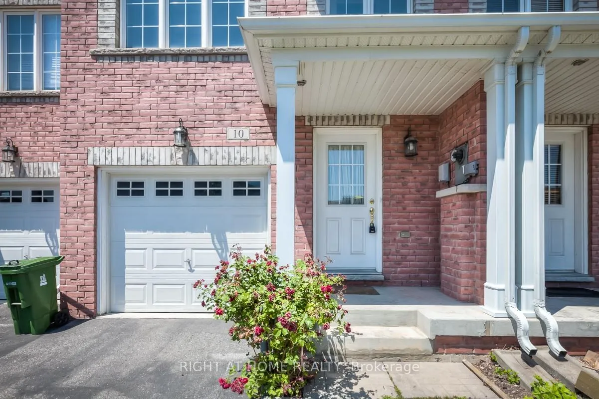 Photo 1 of 10 Wilkes Crescent, Scarborough, Clairlea-Birchmount — HOMEH