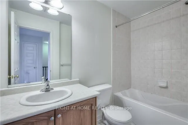 Photo 13 of 10 Wilkes Crescent, Scarborough, Clairlea-Birchmount — HOMEH