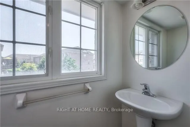 Photo 14 of 10 Wilkes Crescent, Scarborough, Clairlea-Birchmount — HOMEH
