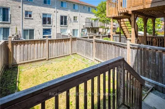 Photo 15 of 10 Wilkes Crescent, Scarborough, Clairlea-Birchmount — HOMEH
