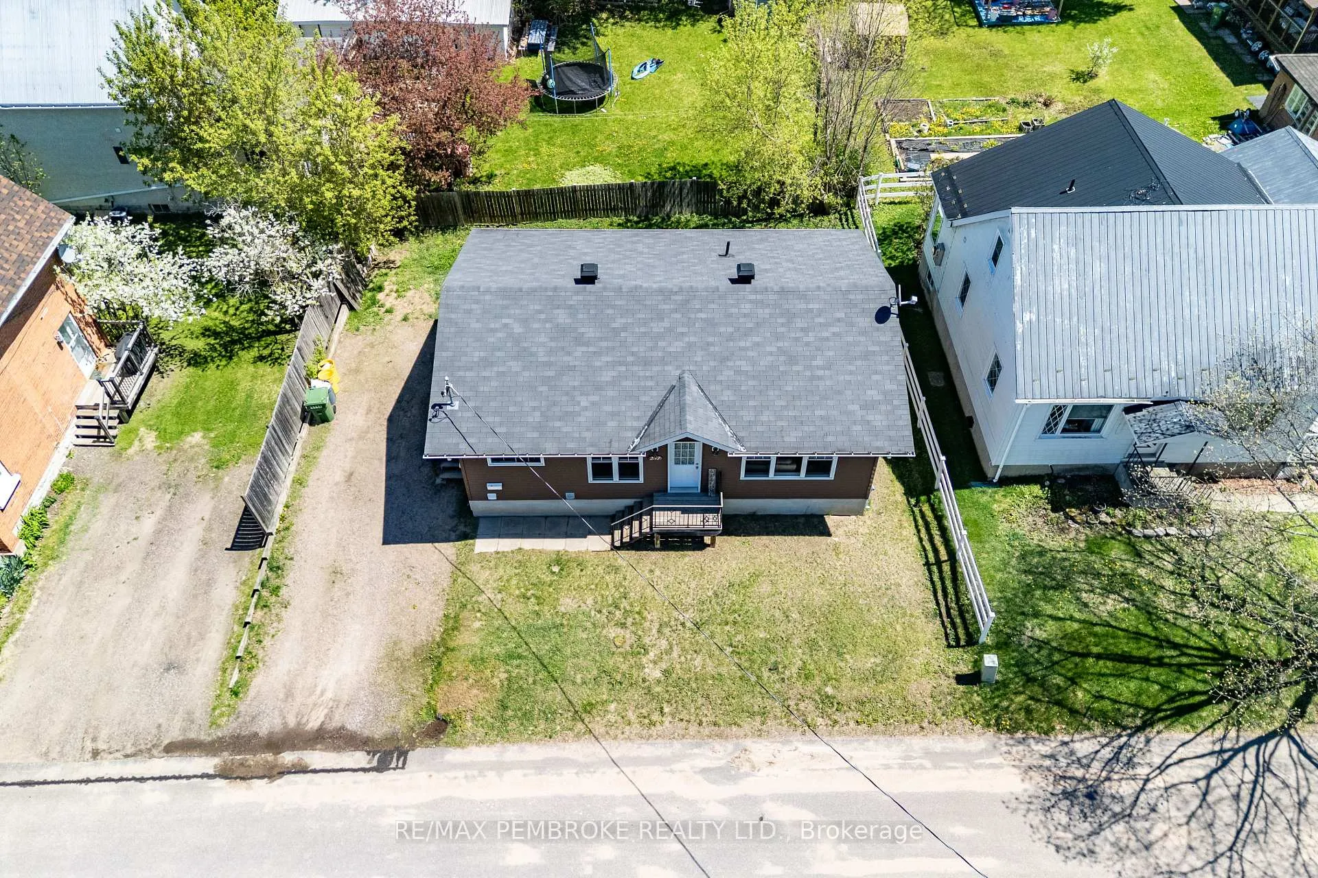 Photo 2 of 257 Fraser Street, Pembroke — HOMEH