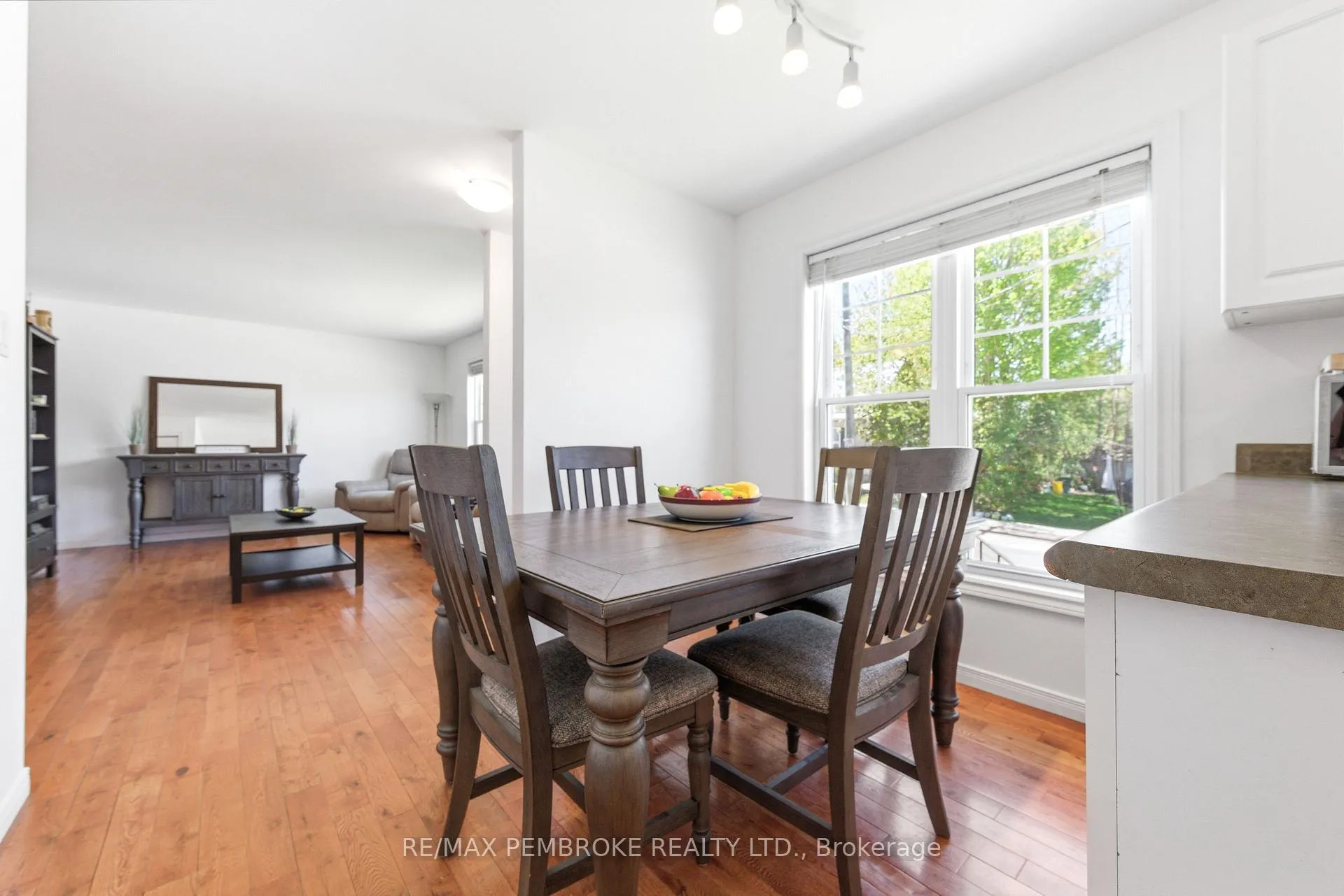 Photo 12 of 257 Fraser Street, Pembroke — HOMEH