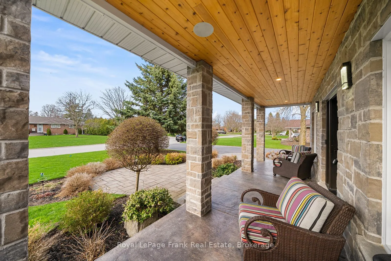 Photo 9 of 325 Maine Street, Oshawa, Kedron — HOMEH