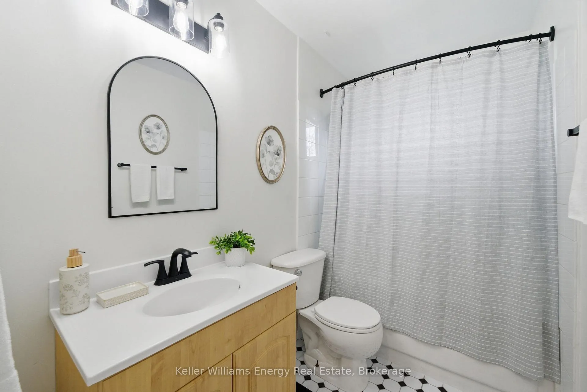 Photo 25 of 441 Maplewood Drive, Oshawa, O'Neill — HOMEH