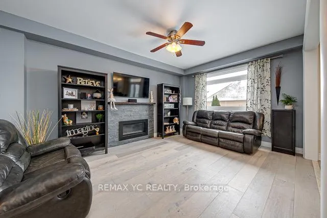Photo 3 of 114 Monarchy Street, Barrie, Innis-Shore — HOMEH