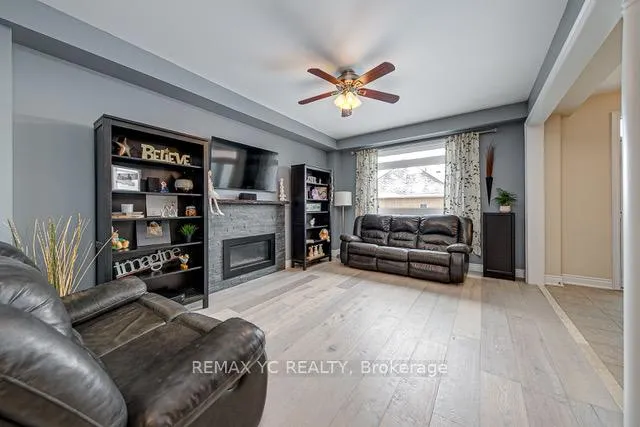 Photo 4 of 114 Monarchy Street, Barrie, Innis-Shore — HOMEH