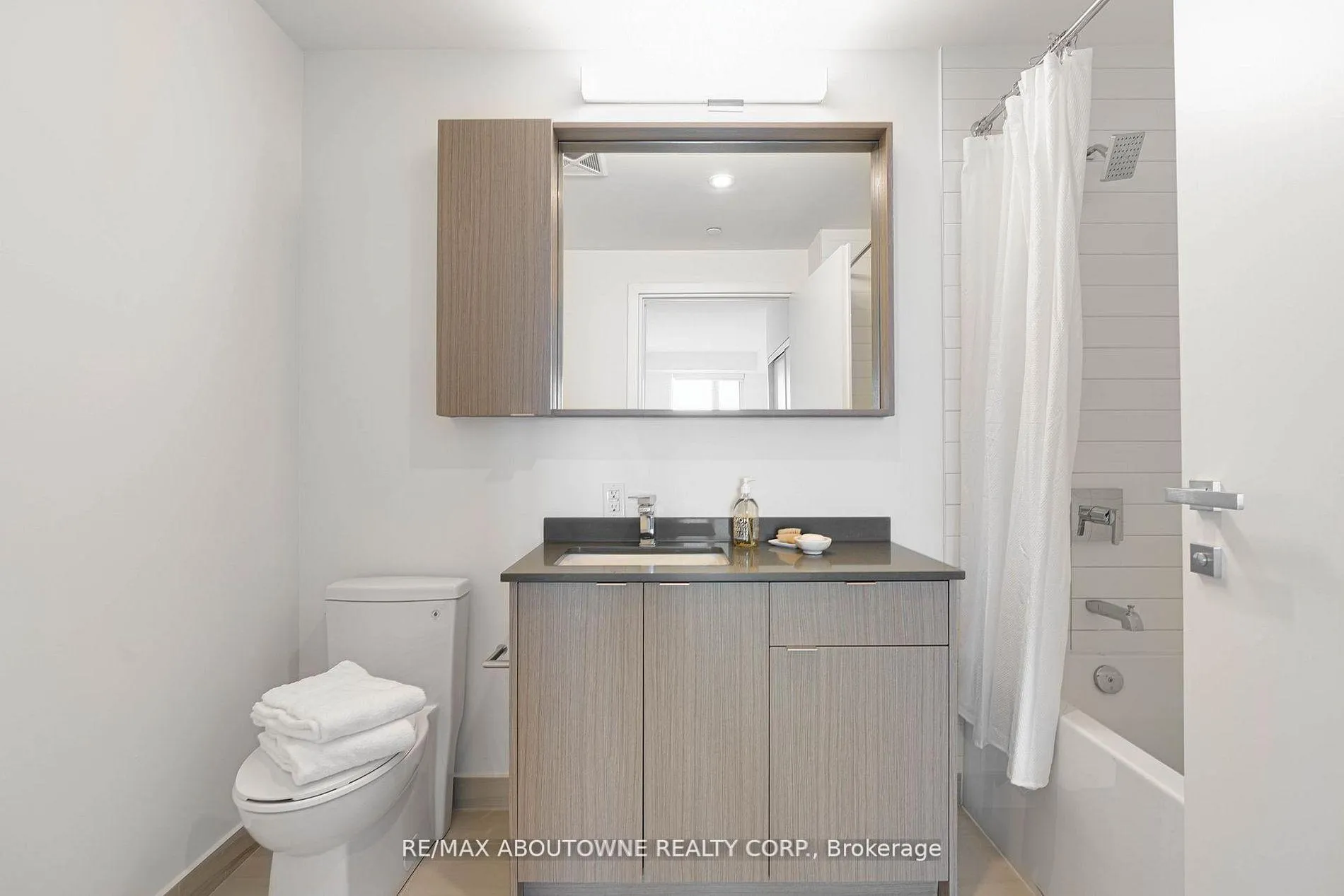 Photo 8 of Unit A0309, 125 Bronte Road, Oakville, Bronte — HOMEH