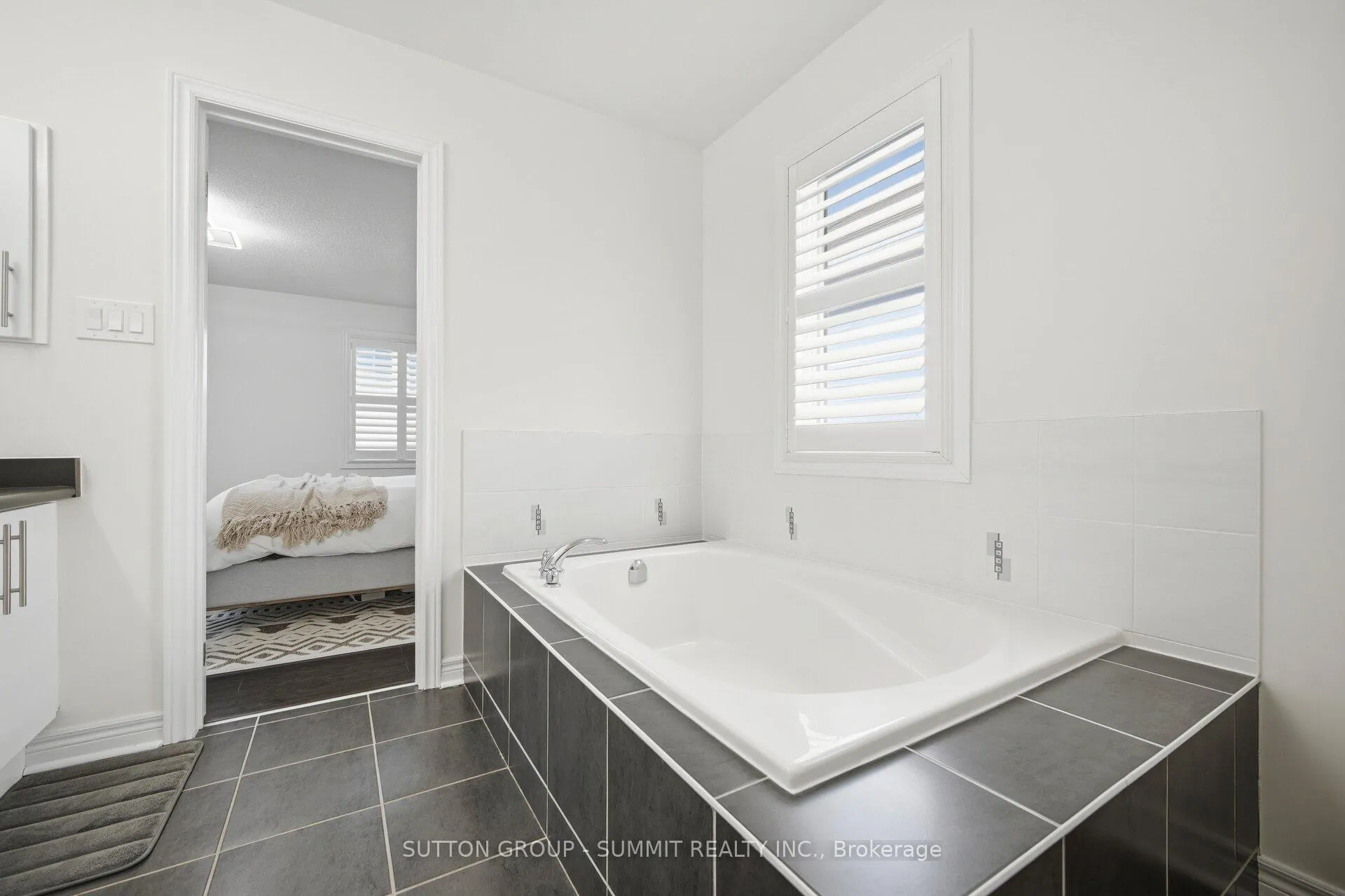 Photo 28 of 30 Mccourt Drive, Ajax, South East — HOMEH