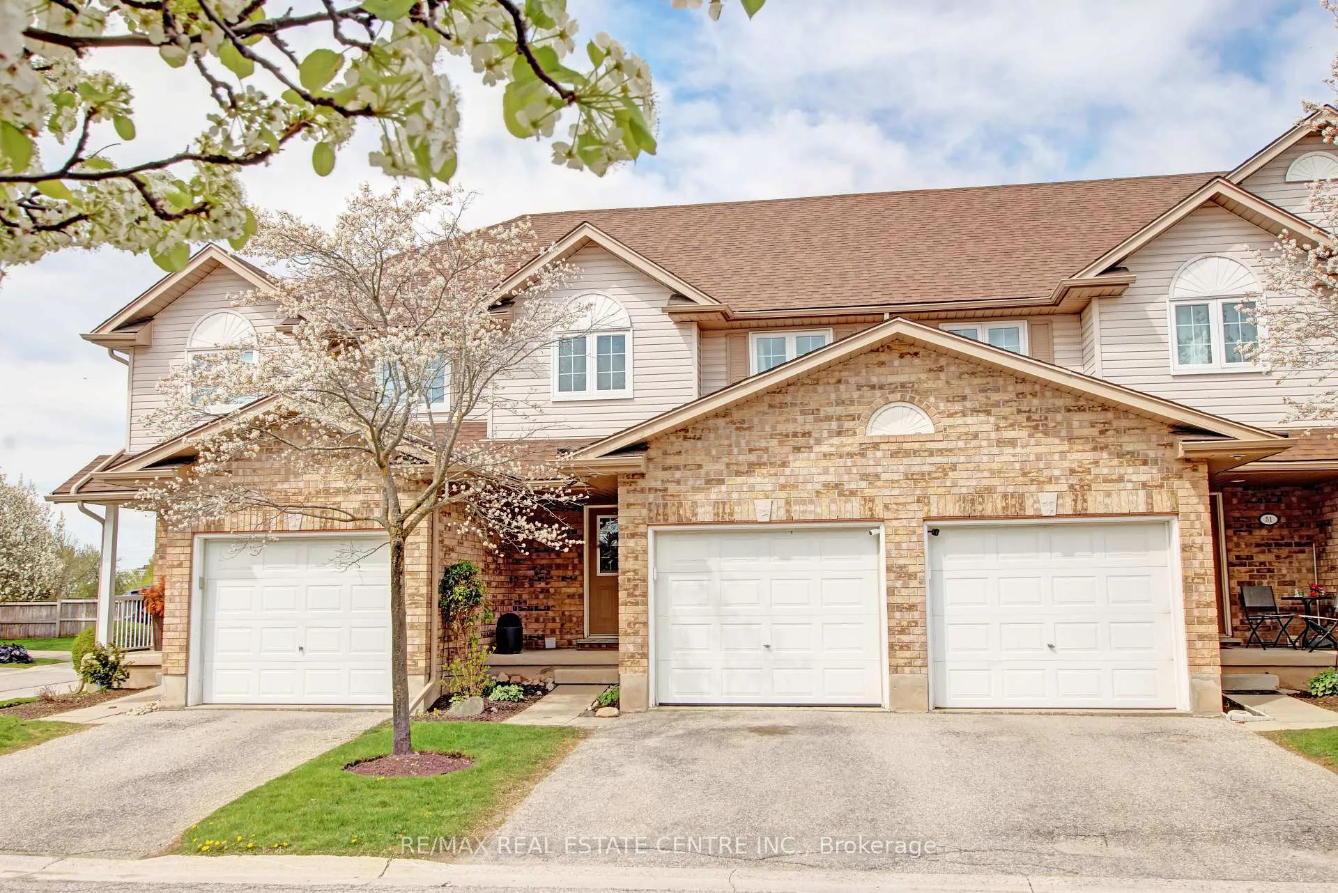 Photo 2 of Unit 50, 31 Schroder Crescent, Guelph, Grange Road — HOMEH
