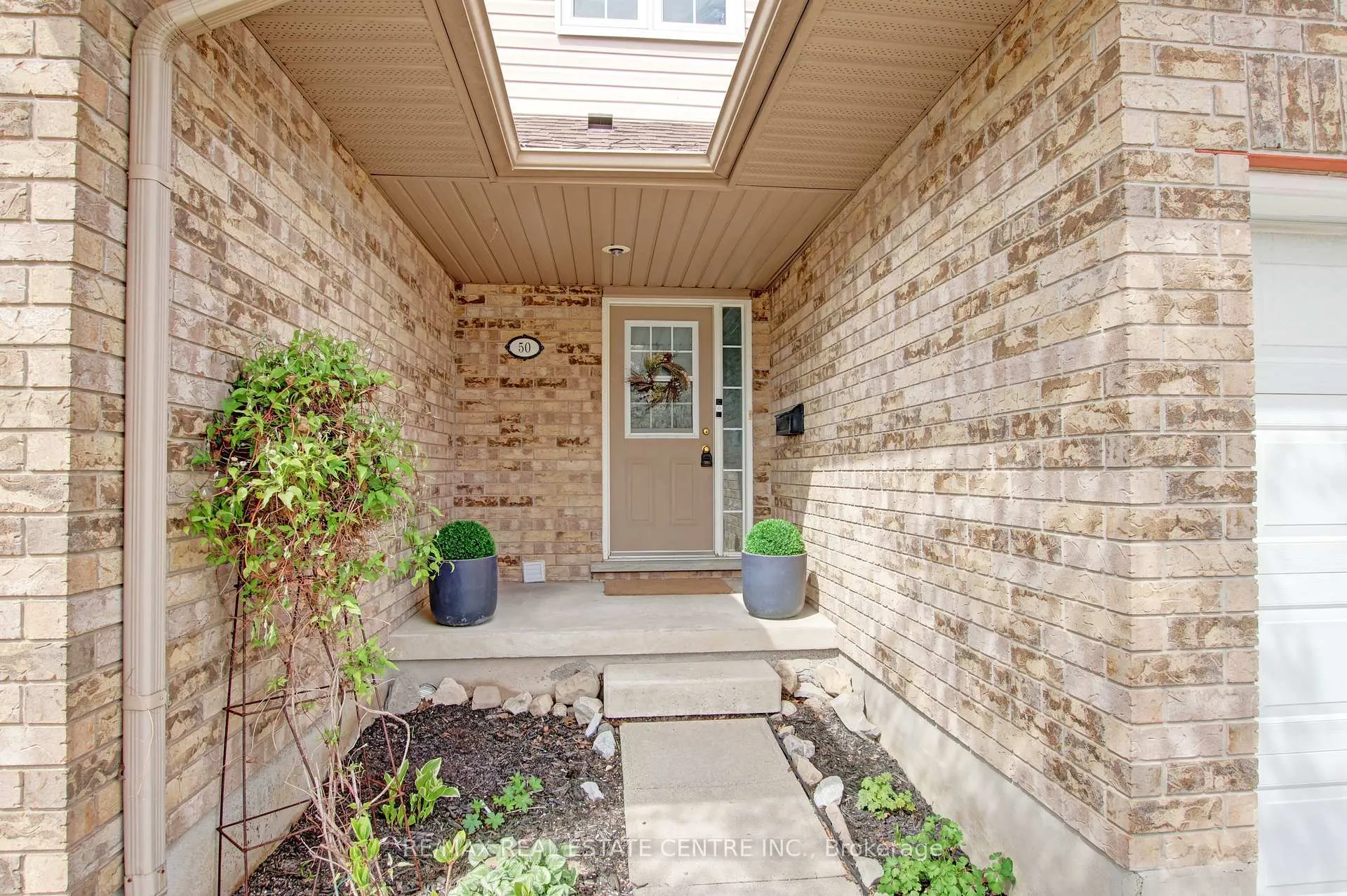 Photo 3 of Unit 50, 31 Schroder Crescent, Guelph, Grange Road — HOMEH