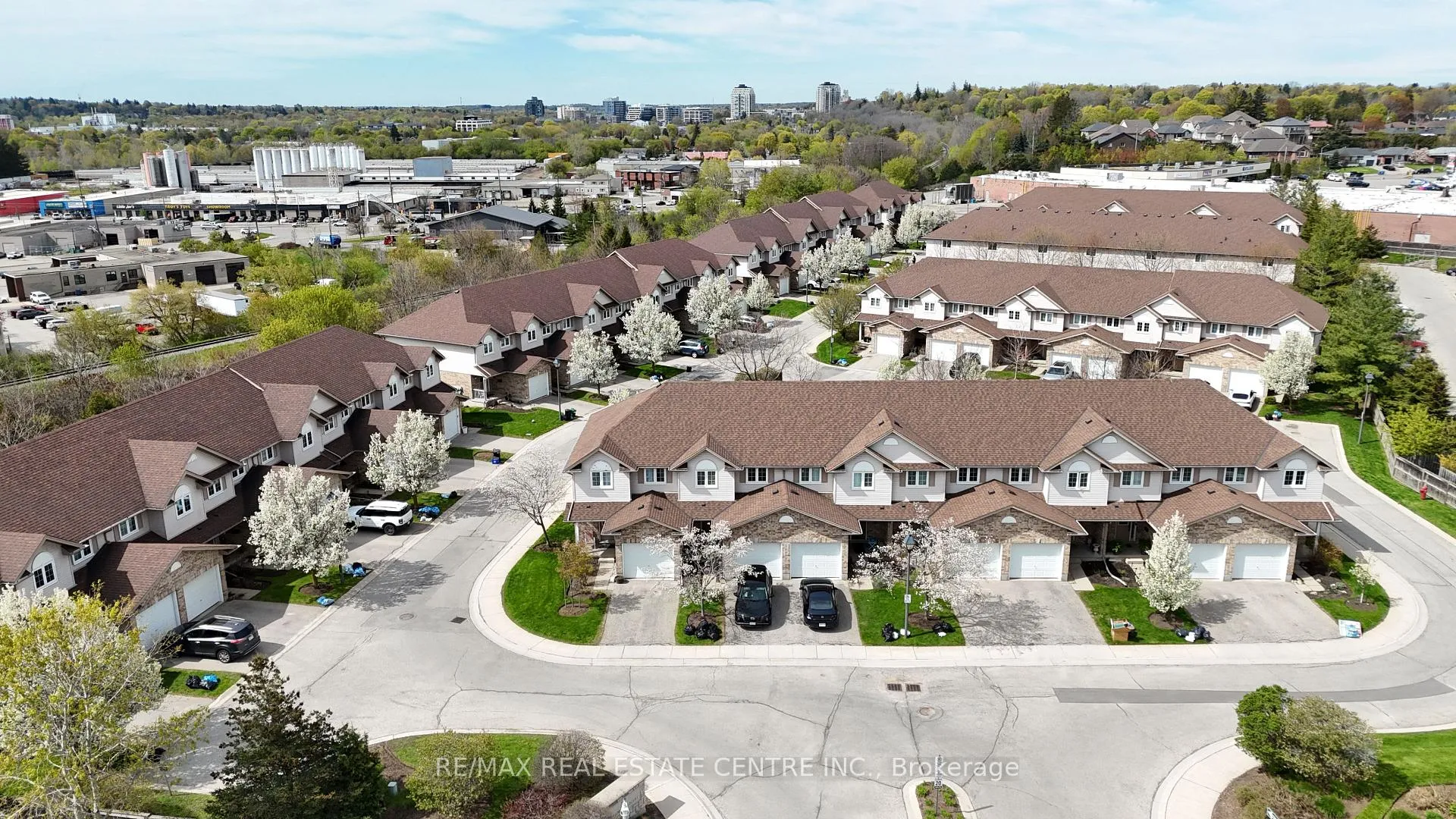 Photo 5 of Unit 50, 31 Schroder Crescent, Guelph, Grange Road — HOMEH