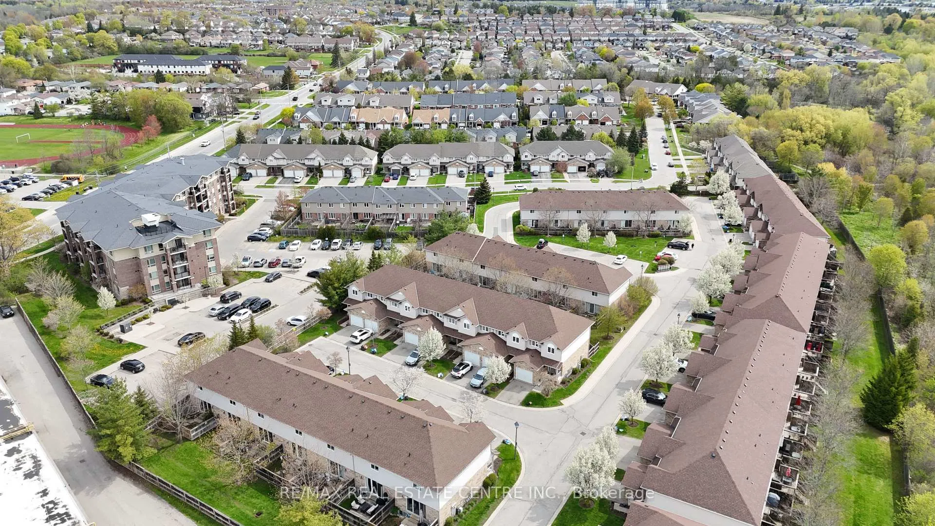 Photo 6 of Unit 50, 31 Schroder Crescent, Guelph, Grange Road — HOMEH