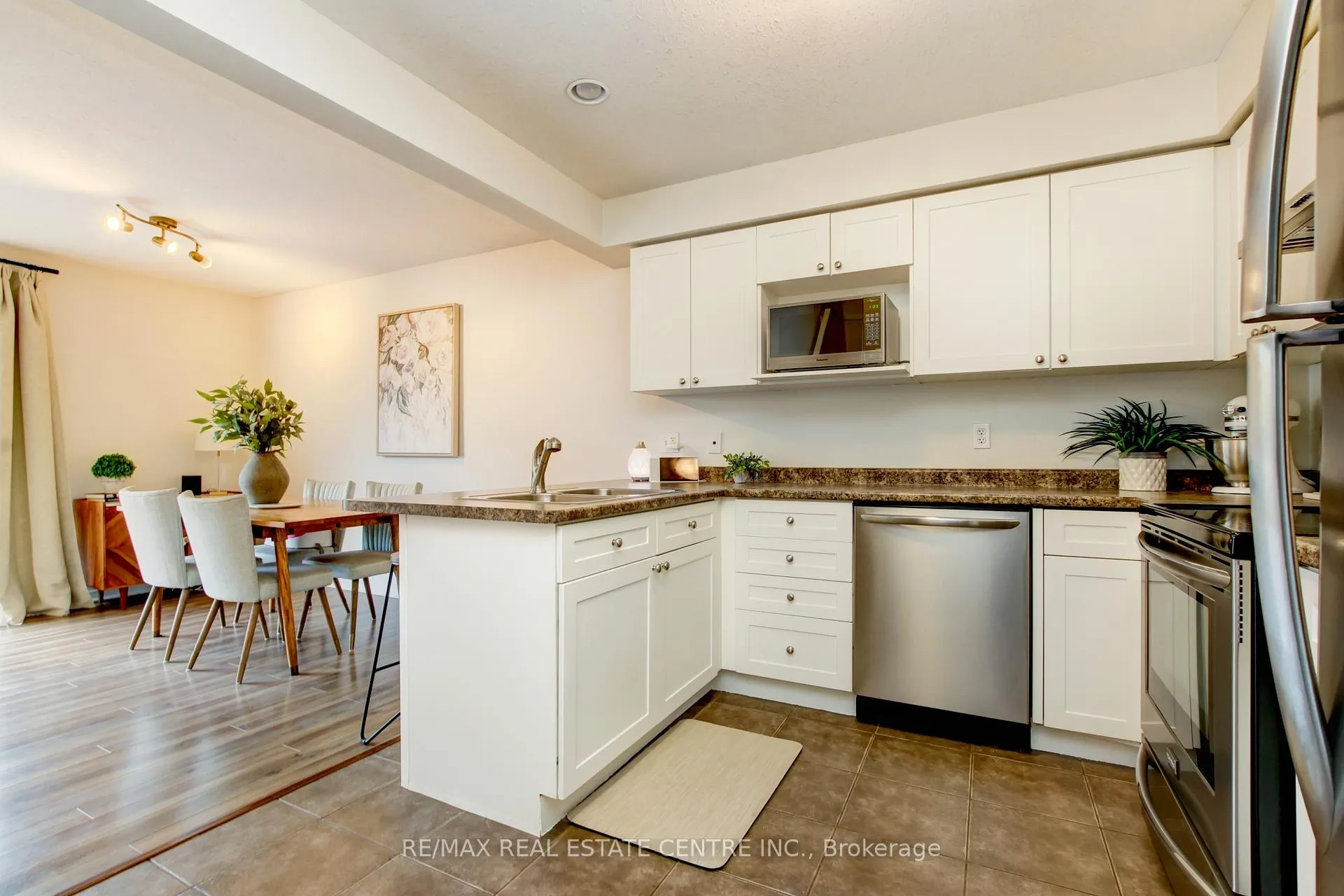 Photo 10 of Unit 50, 31 Schroder Crescent, Guelph, Grange Road — HOMEH