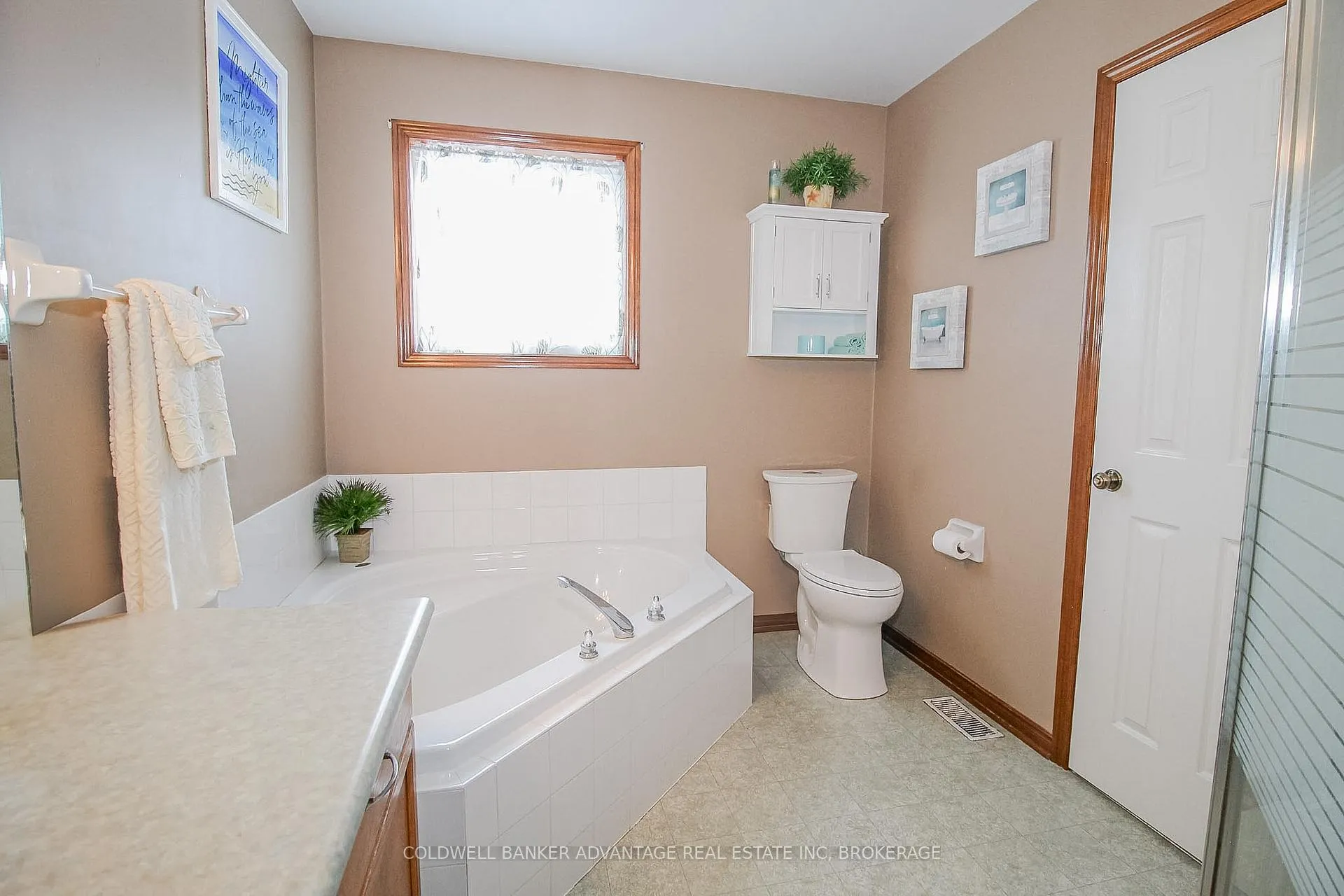 Photo 16 of 19 Windle Village Crescent, Thorold, Allanburg/Thorold South — HOMEH