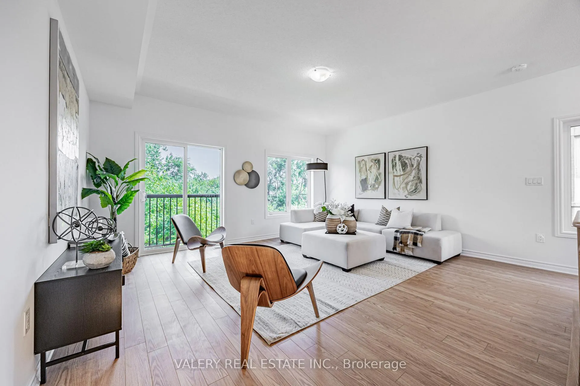 Photo 6 of 135 Pidgeon Street, Scarborough, Clairlea-Birchmount — HOMEH