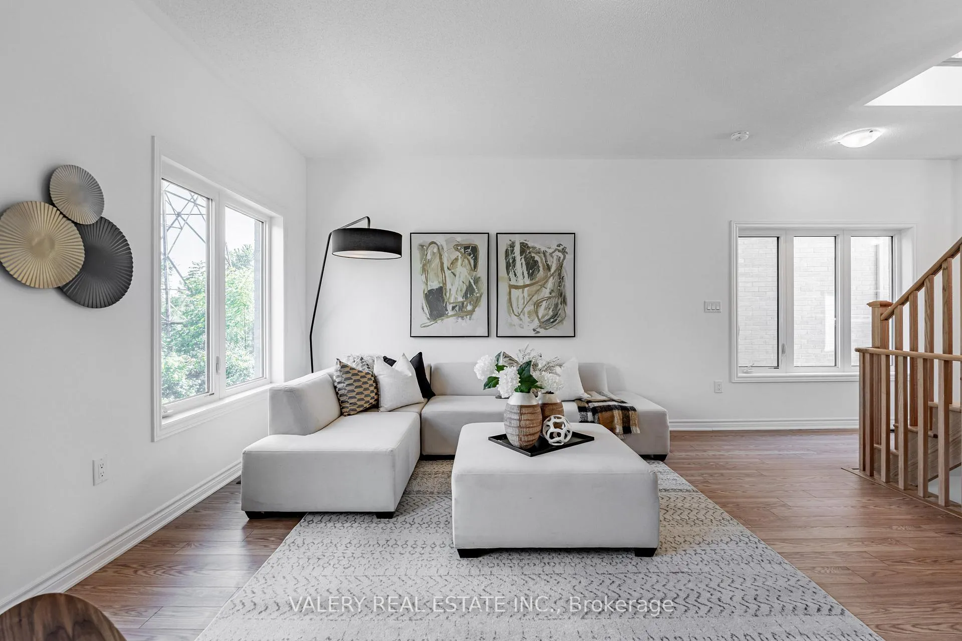 Photo 7 of 135 Pidgeon Street, Scarborough, Clairlea-Birchmount — HOMEH