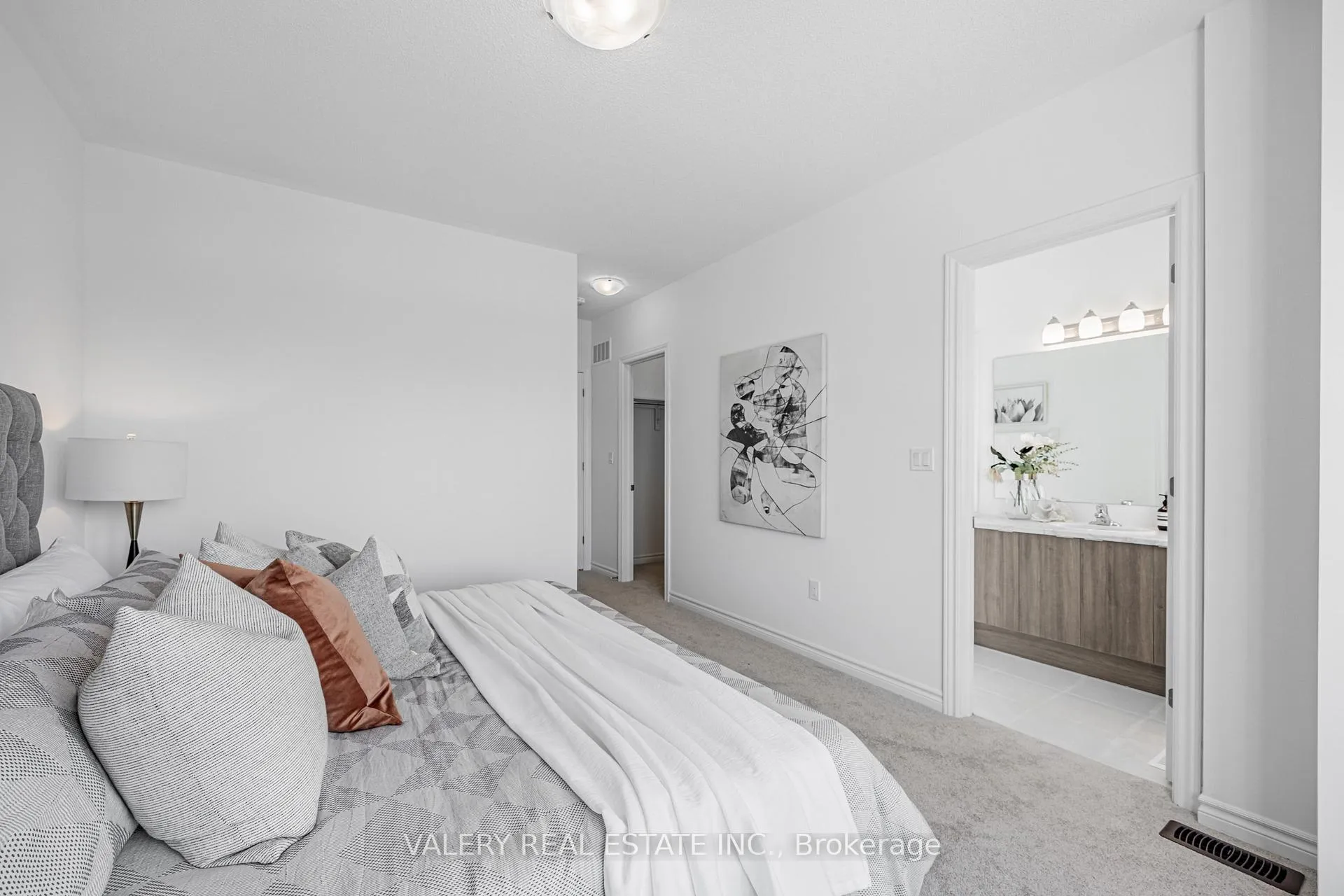 Photo 18 of 135 Pidgeon Street, Scarborough, Clairlea-Birchmount — HOMEH