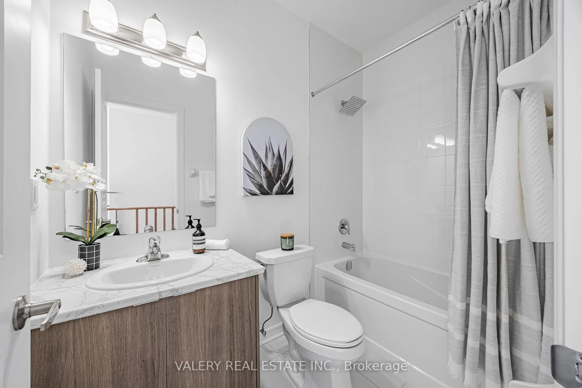 Photo 23 of 135 Pidgeon Street, Scarborough, Clairlea-Birchmount — HOMEH