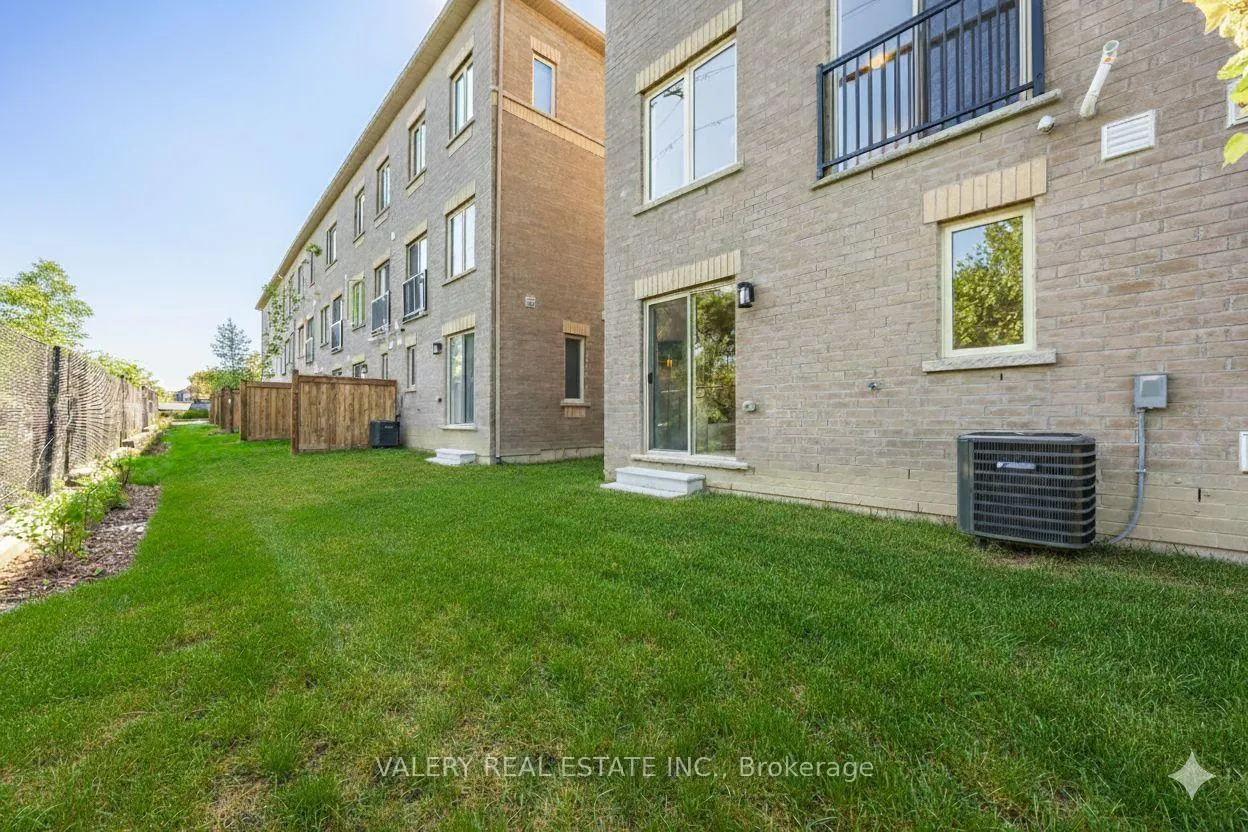 Photo 24 of 135 Pidgeon Street, Scarborough, Clairlea-Birchmount — HOMEH