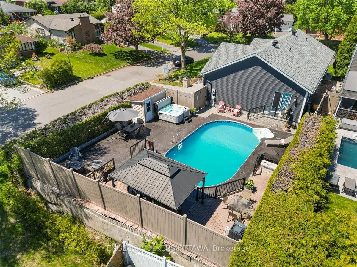 Photo 1 of 1005 Gold Crescent, Ottawa, Queensway Terrace North — HOMEH
