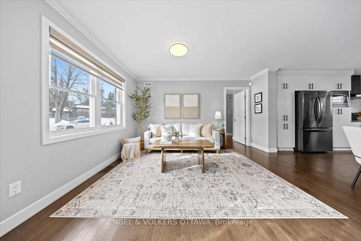 Photo 3 of 1005 Gold Crescent, Ottawa, Queensway Terrace North — HOMEH