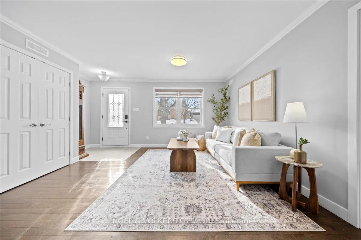 Photo 4 of 1005 Gold Crescent, Ottawa, Queensway Terrace North — HOMEH