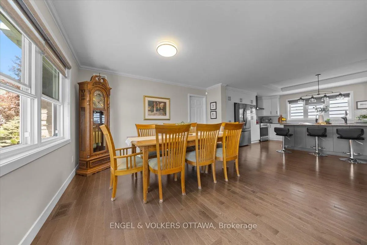 Photo 8 of 1005 Gold Crescent, Ottawa, Queensway Terrace North — HOMEH