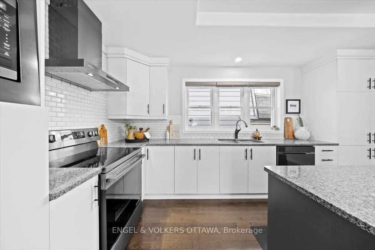 Photo 13 of 1005 Gold Crescent, Ottawa, Queensway Terrace North — HOMEH