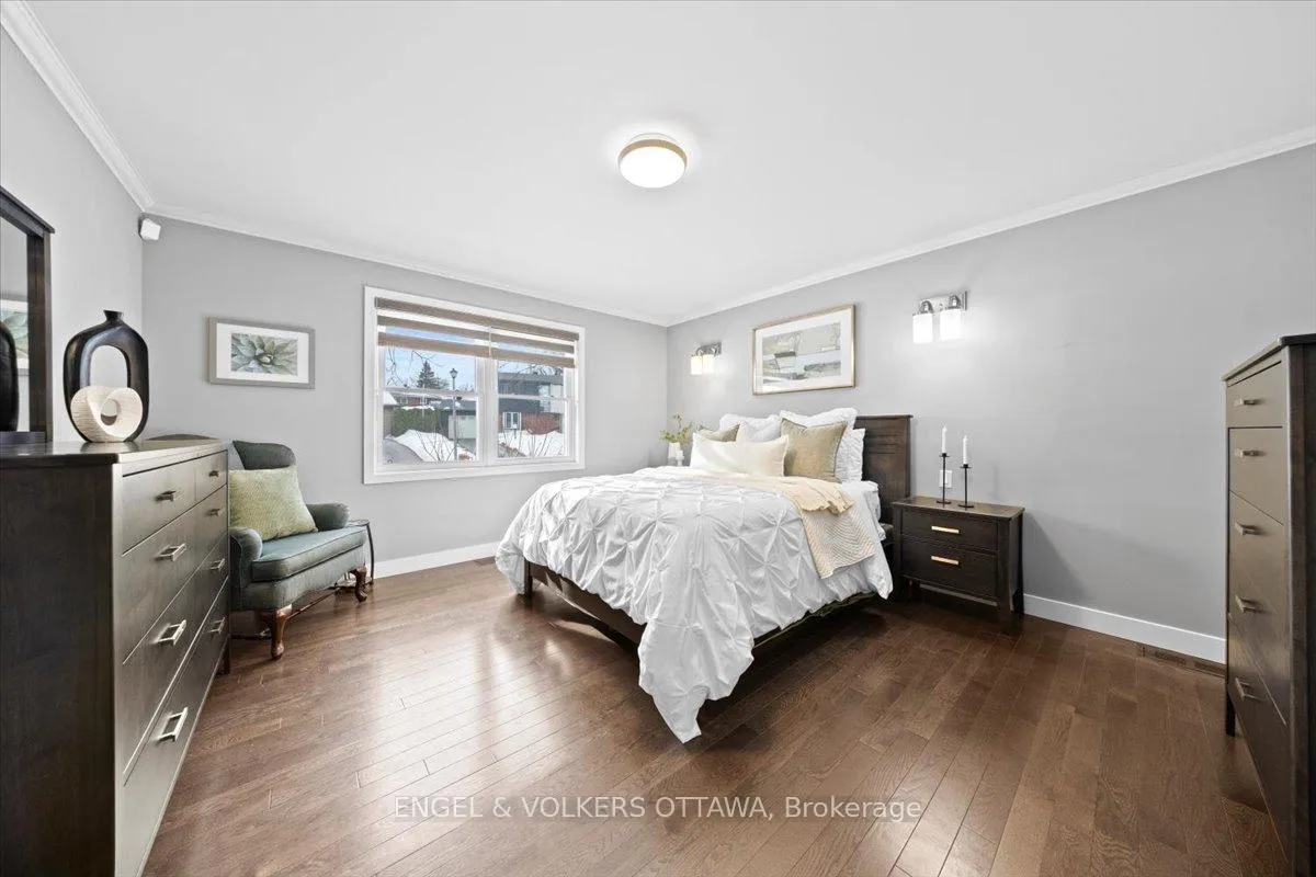 Photo 15 of 1005 Gold Crescent, Ottawa, Queensway Terrace North — HOMEH