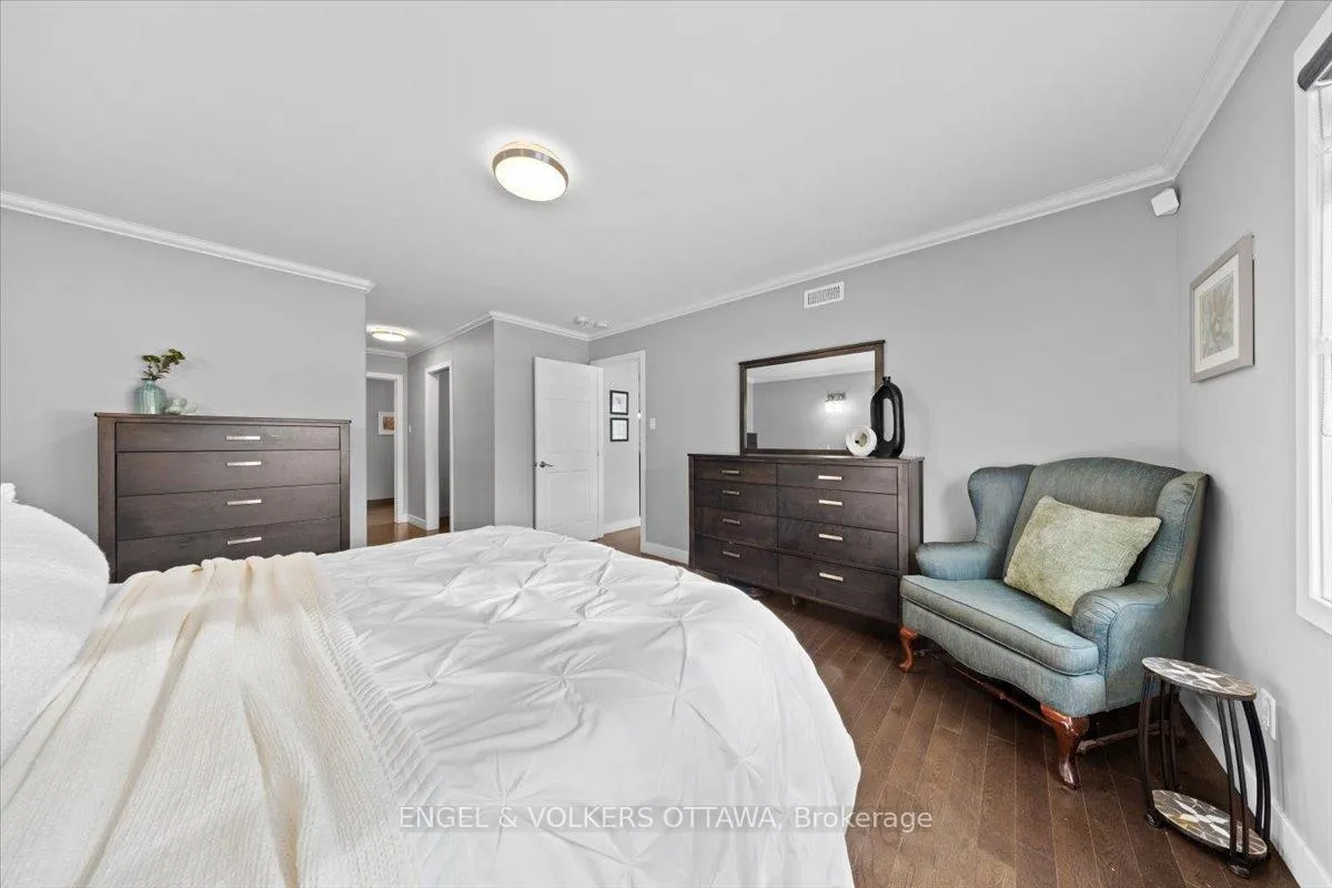Photo 16 of 1005 Gold Crescent, Ottawa, Queensway Terrace North — HOMEH