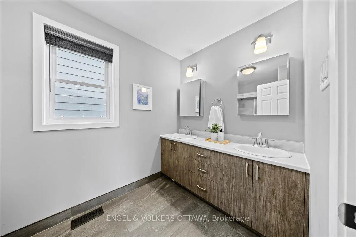 Photo 18 of 1005 Gold Crescent, Ottawa, Queensway Terrace North — HOMEH