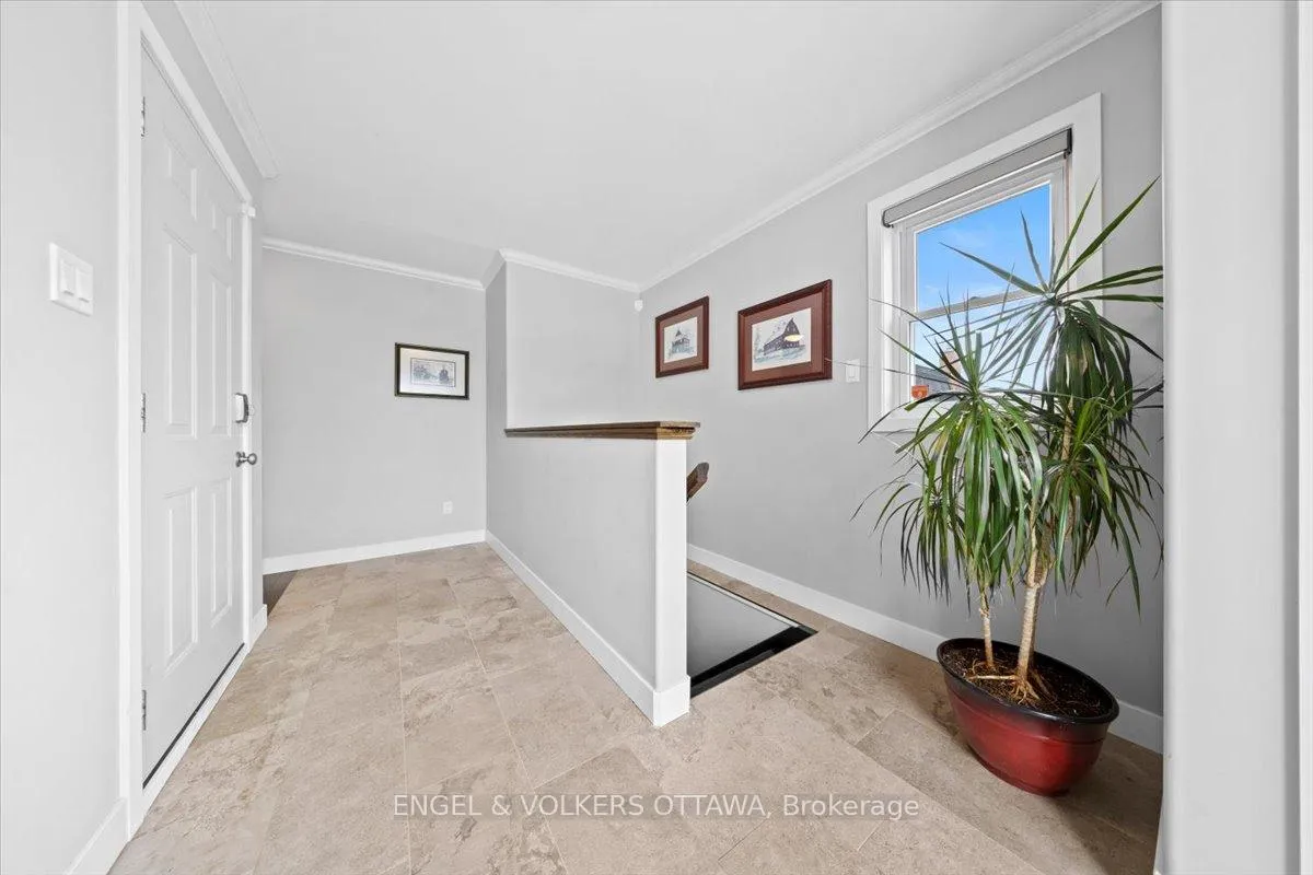 Photo 24 of 1005 Gold Crescent, Ottawa, Queensway Terrace North — HOMEH