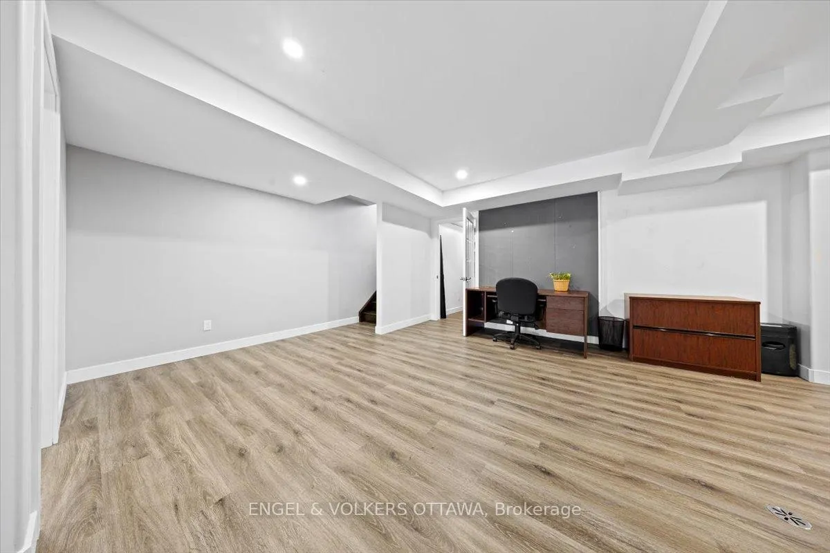 Photo 26 of 1005 Gold Crescent, Ottawa, Queensway Terrace North — HOMEH