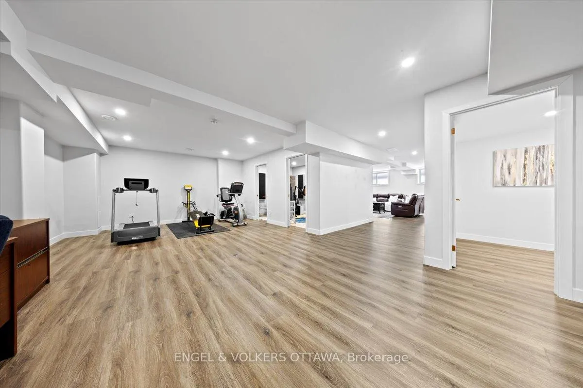 Photo 27 of 1005 Gold Crescent, Ottawa, Queensway Terrace North — HOMEH