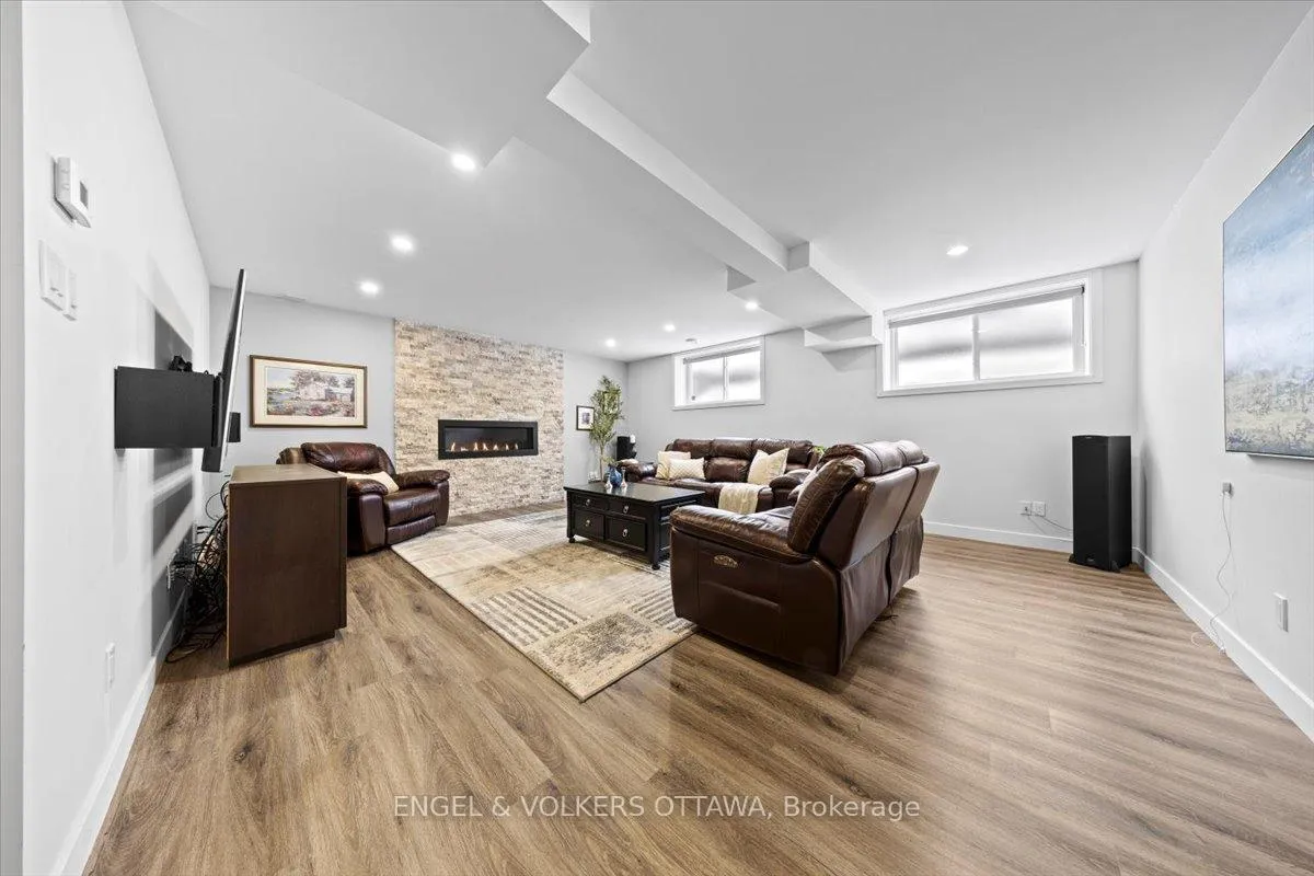 Photo 31 of 1005 Gold Crescent, Ottawa, Queensway Terrace North — HOMEH