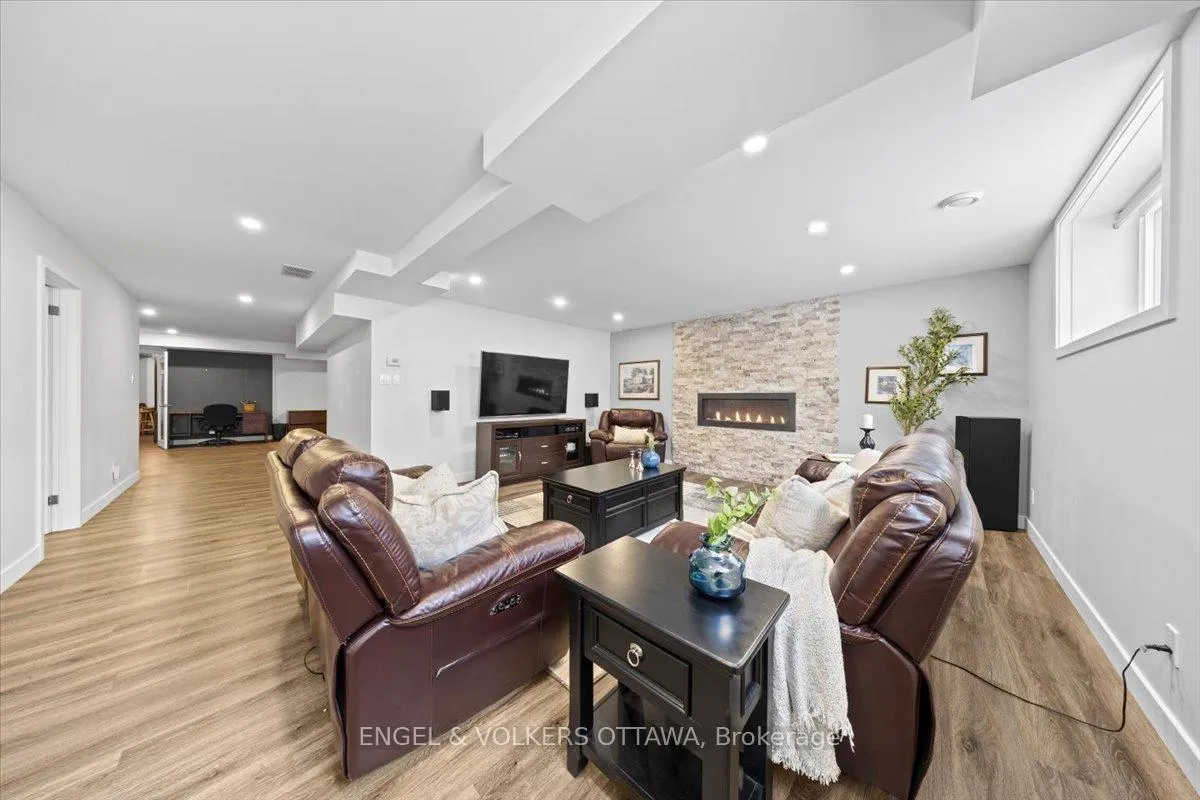 Photo 32 of 1005 Gold Crescent, Ottawa, Queensway Terrace North — HOMEH