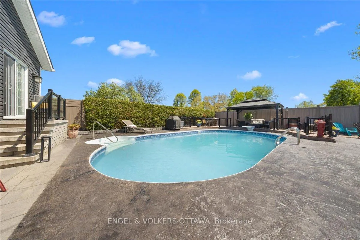 Photo 34 of 1005 Gold Crescent, Ottawa, Queensway Terrace North — HOMEH