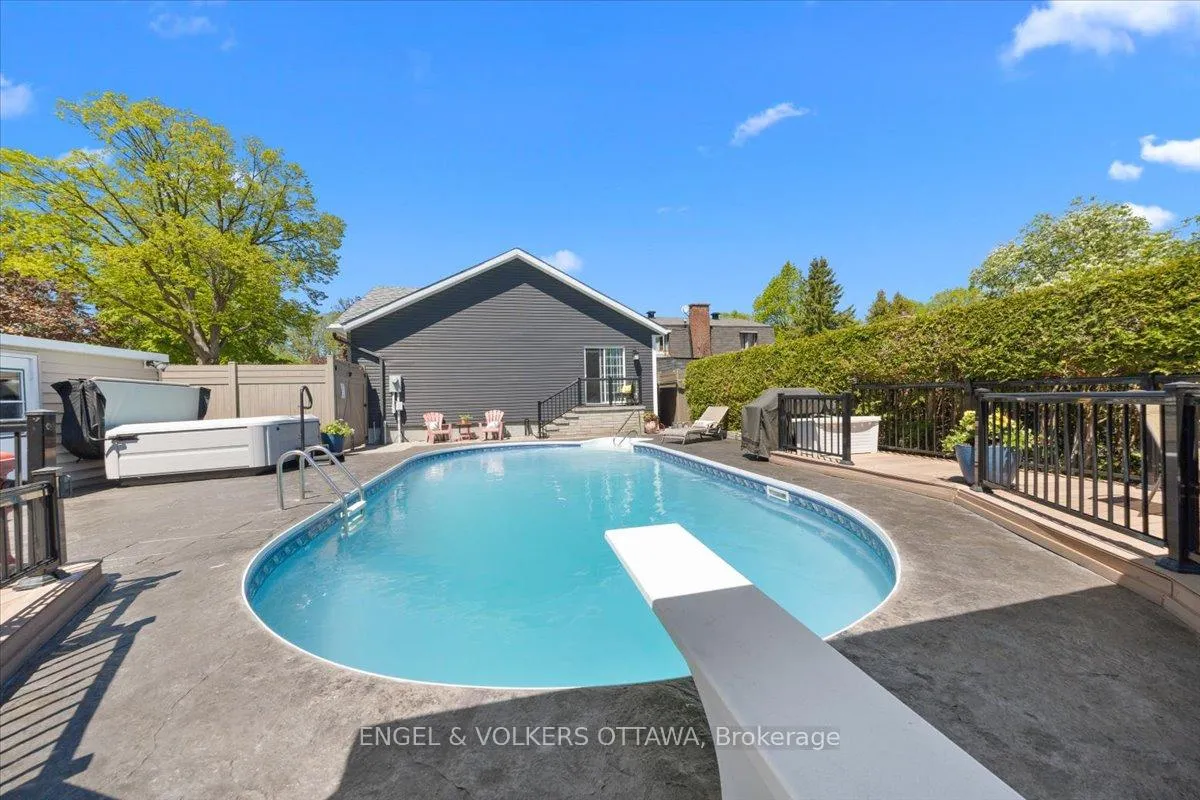 Photo 35 of 1005 Gold Crescent, Ottawa, Queensway Terrace North — HOMEH