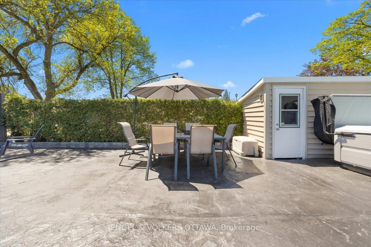 Photo 36 of 1005 Gold Crescent, Ottawa, Queensway Terrace North — HOMEH