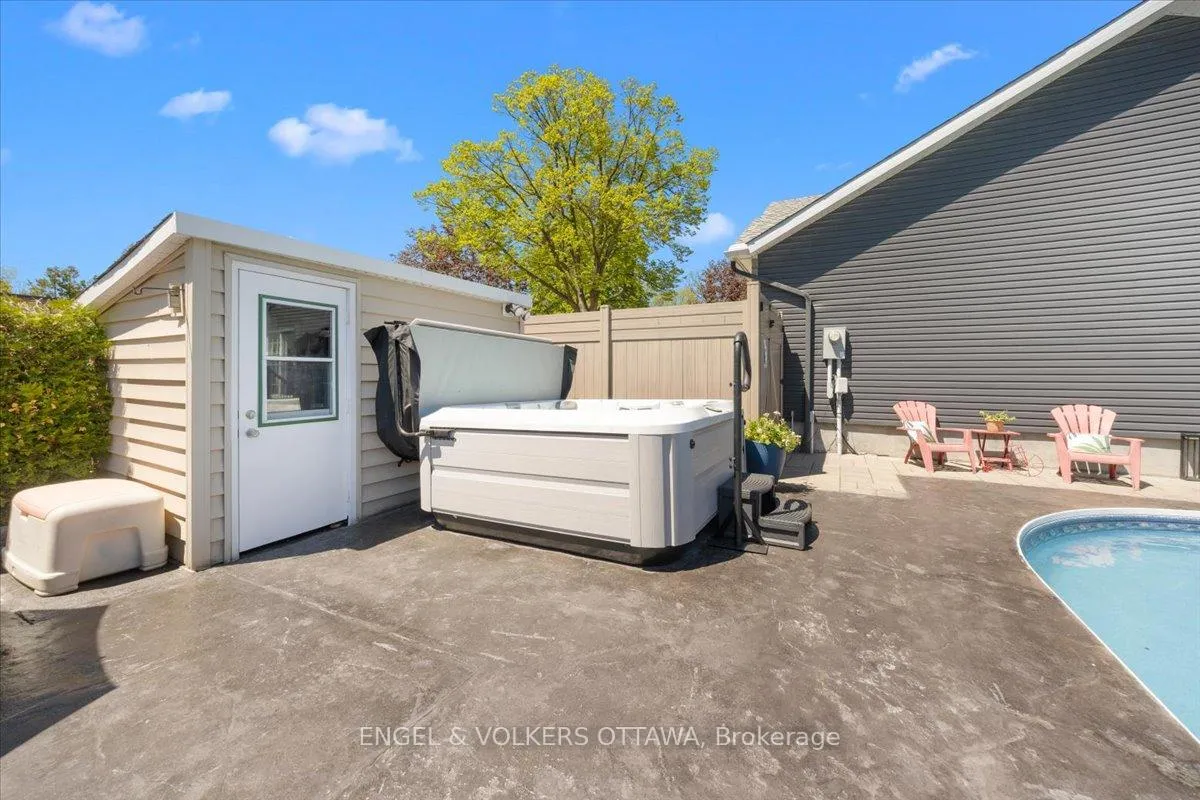 Photo 37 of 1005 Gold Crescent, Ottawa, Queensway Terrace North — HOMEH