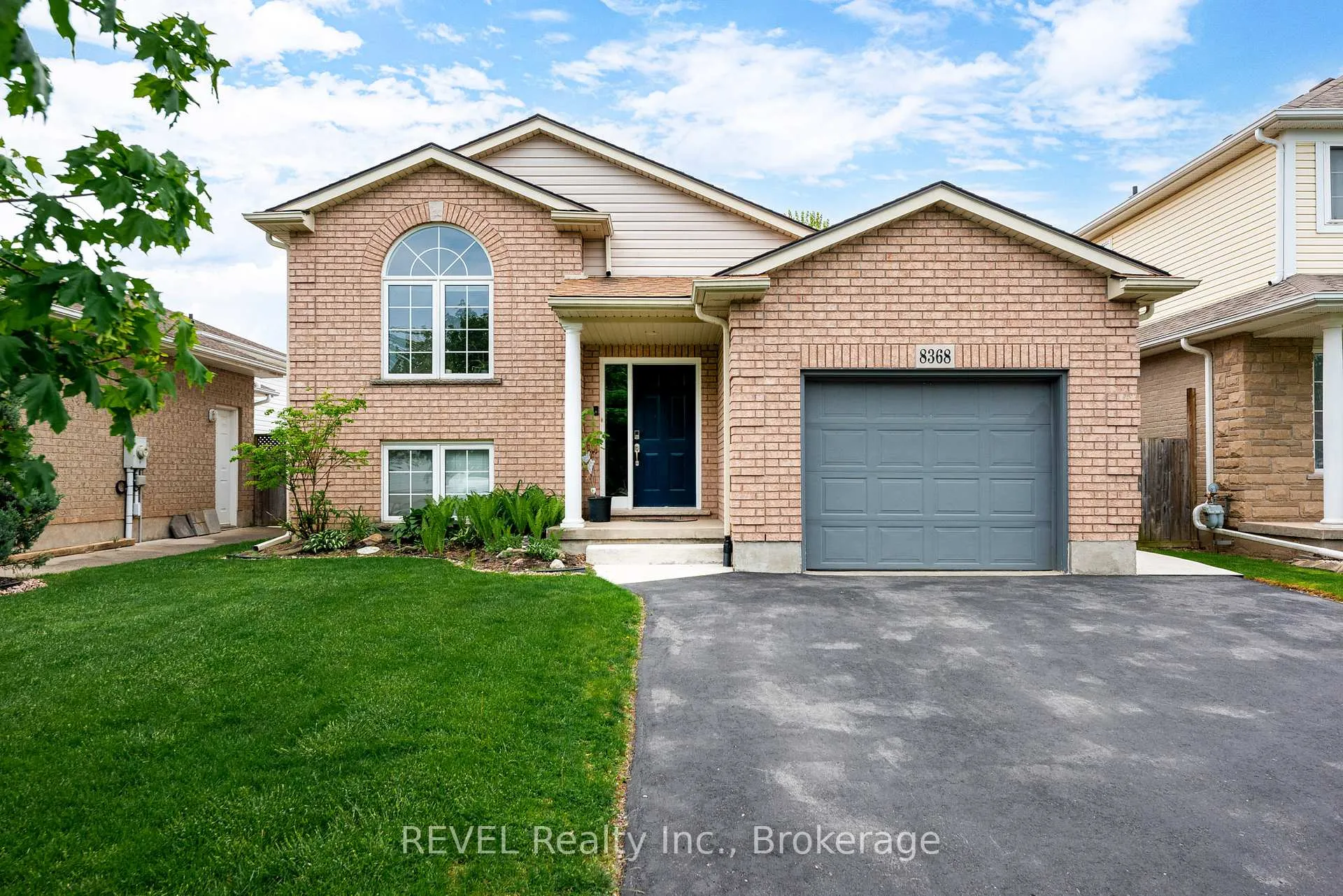 Photo 2 of 8368 Racey Avenue, Niagara Falls, Ascot — HOMEH