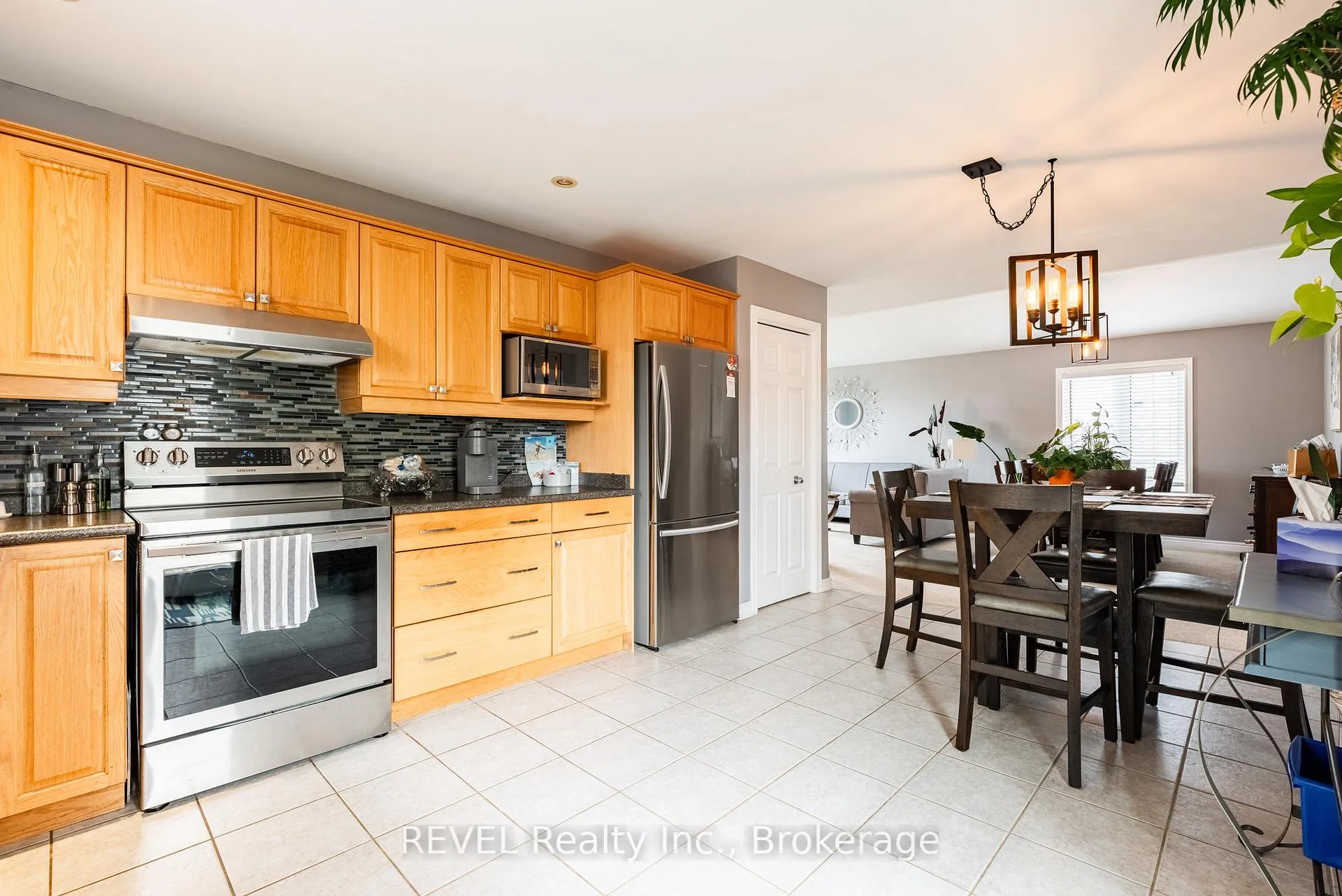 Photo 11 of 8368 Racey Avenue, Niagara Falls, Ascot — HOMEH