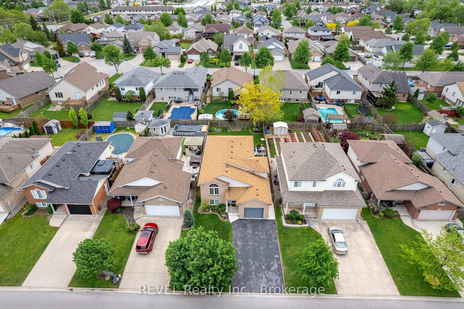 Photo 32 of 8368 Racey Avenue, Niagara Falls, Ascot — HOMEH