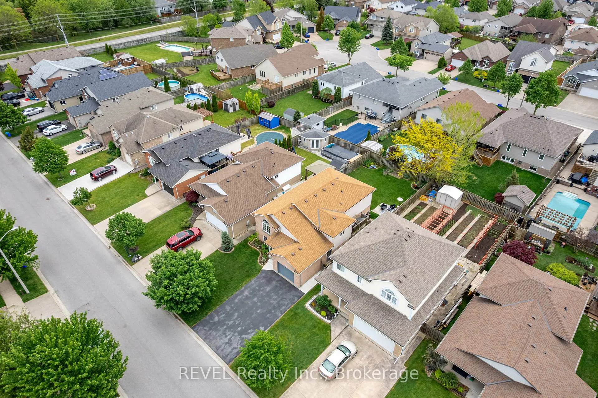 Photo 33 of 8368 Racey Avenue, Niagara Falls, Ascot — HOMEH